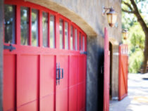 Making the Right Choice: 5 Tips for Choosing the Right Garage Doors for Your Business