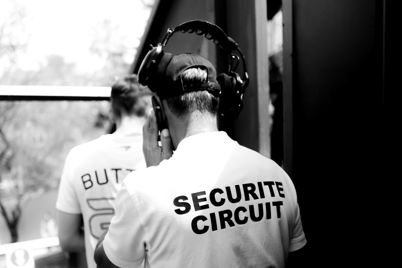 Racing circuit security guard