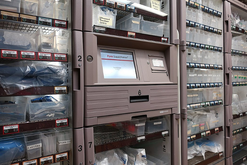 Automated dispensing cabinet